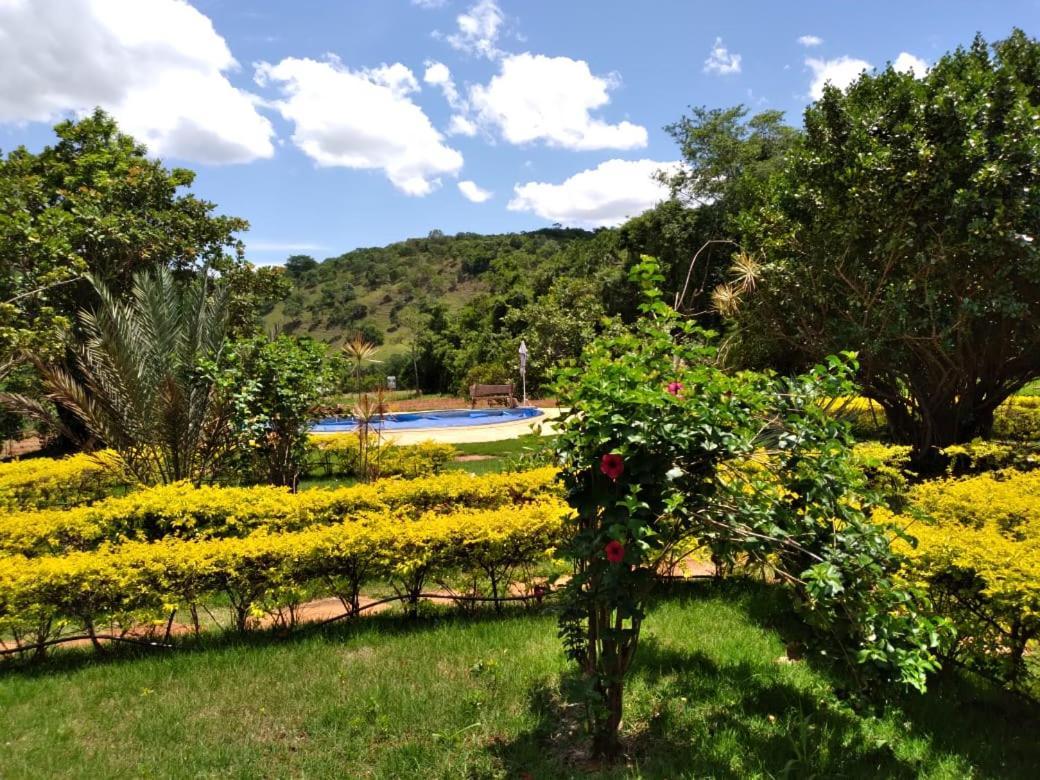Pousada Carmel Garden Pirenopolis Bagian luar foto